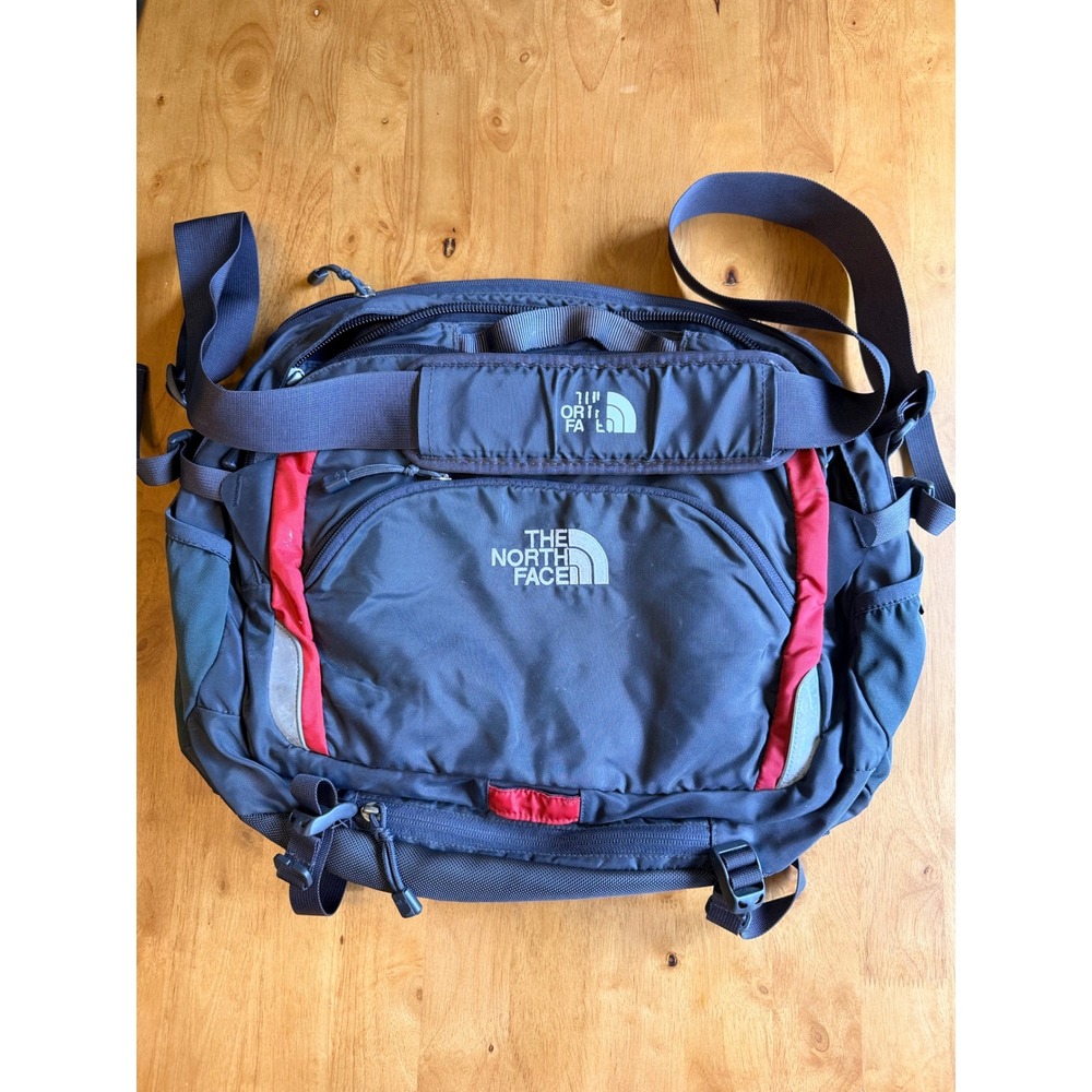 The North Face Messenger‎ Bag Grey Red Crossbody Shoulder Travel Commuter Bag